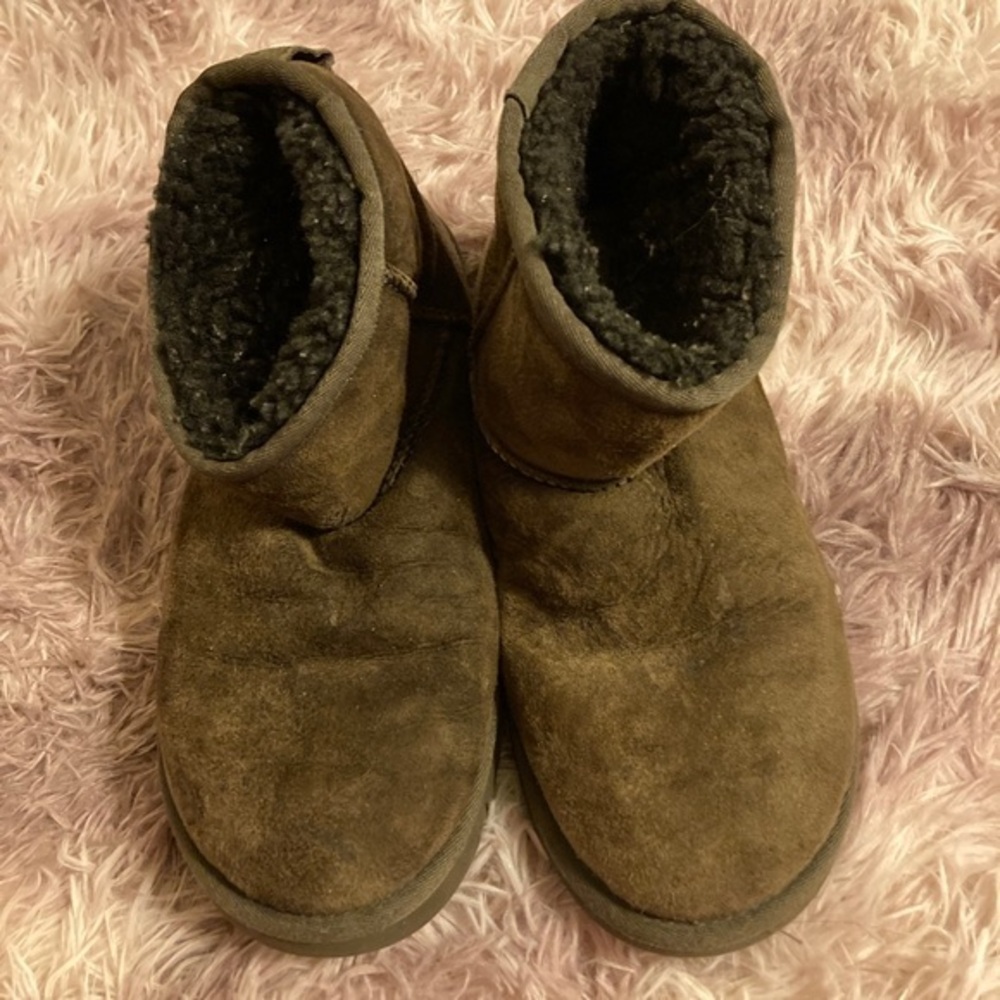 Hickory Brown Mini Uggs Size 7